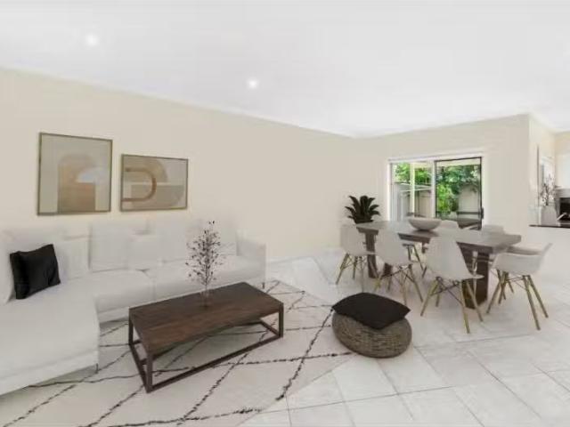 Just in! 3 BR 15/16 18 Ball Street, Woonona Townhouse for rent.