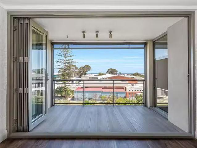 Cheap 3 BR 15/1 Forrest Street, Fremantle, WA 6160