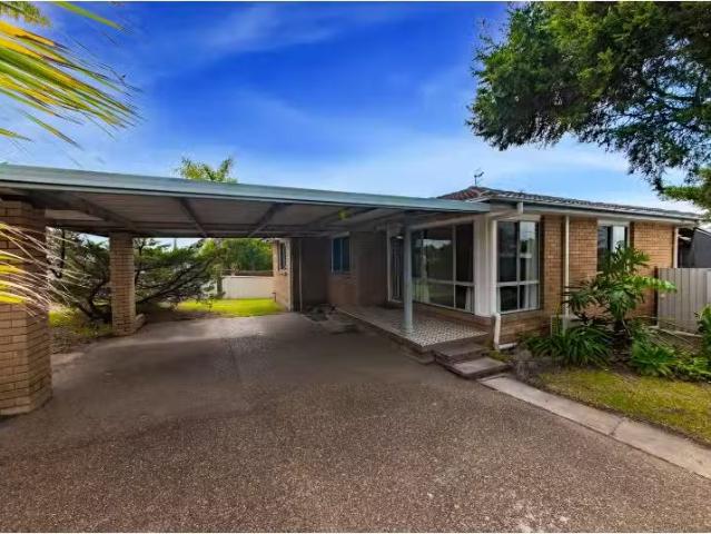 Deal! 3 BR 164 Wallarah Road, GOROKAN House for rent Listed b.