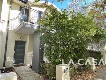 Cheap 3 BR 16 Eckley Street, Gungahlin Townhouse for rent Lis.