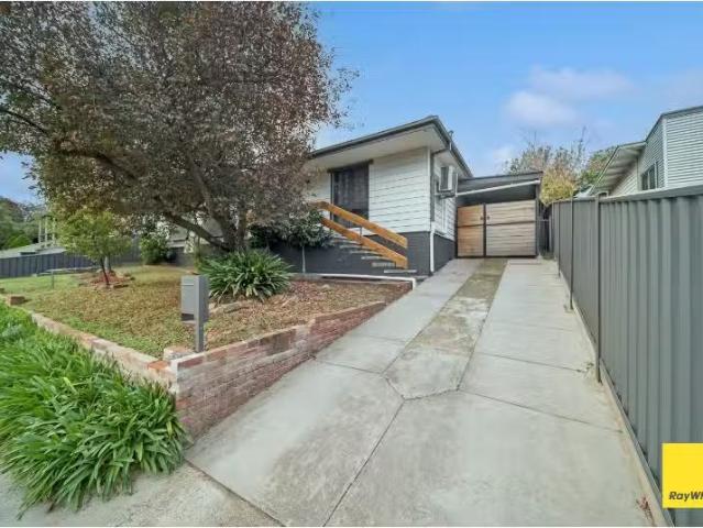 Cheap 3 BR 16 Specimen Hill Road, GOLDEN SQUARE House for rent.