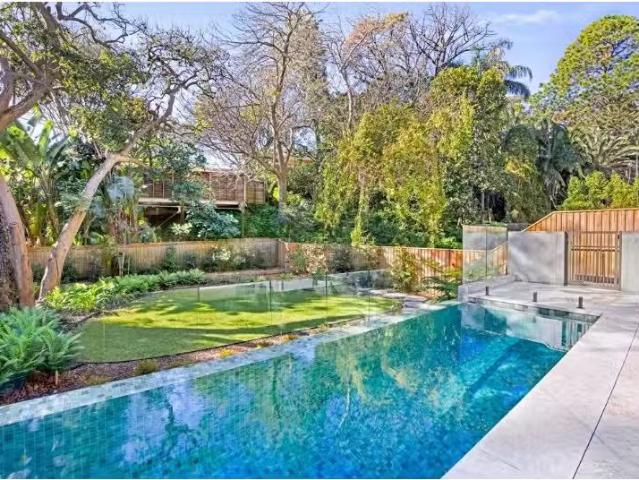 Nice 3 BR 1/76 Drumalbyn Rd, Bellevue Hill Apartment for rent.