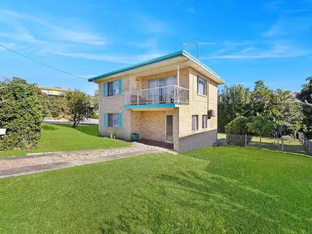 Cheap 3 BR 17 Bergalia Crescent, Camden Head, NSW 2443