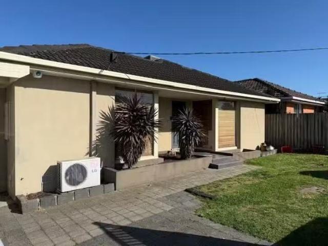 For Rent! 3 BR 187 Milleara Road, Keilor East, VIC 3033