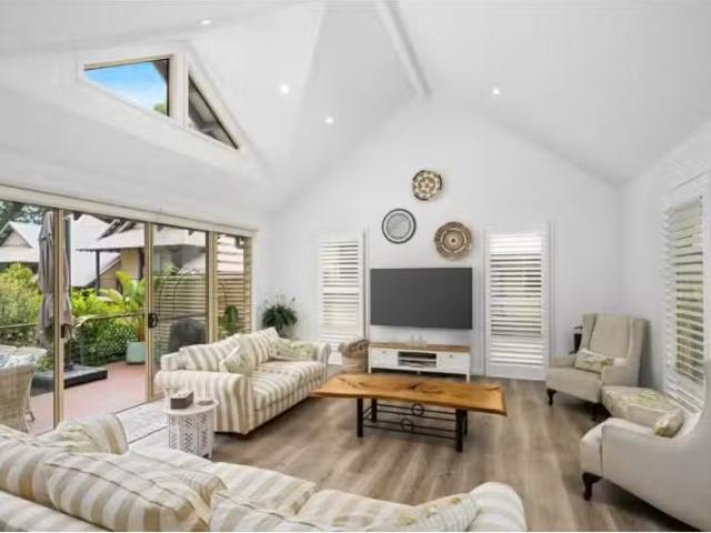 Cozy 3 BR 18/41 55 Terrigal Drive, Terrigal Townhouse for rent.