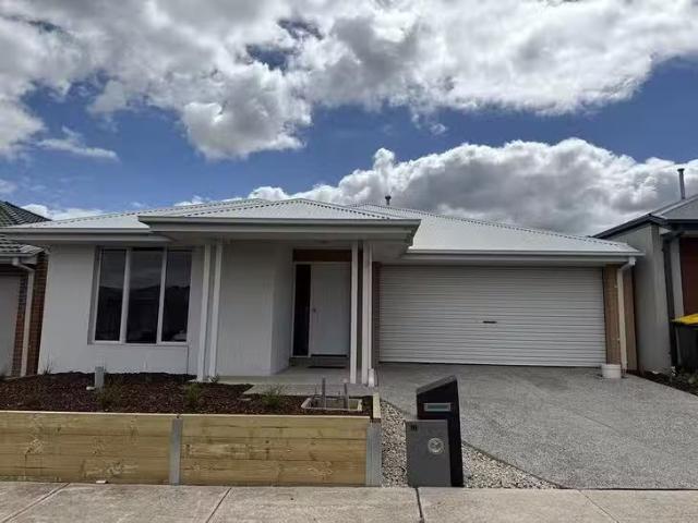 Cheap 3 BR 18 Woodman Circuit, Wollert, VIC 3750