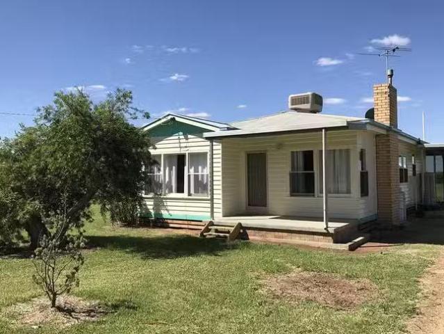 Nice 3 BR 199 Fifth Street, Nichols Point, VIC 3501