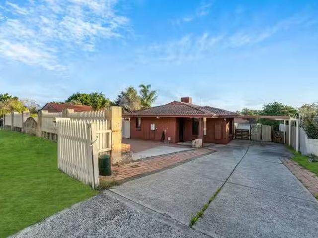 Cozy 3 BR 1/9 Girrawheen Avenue, GIRRAWHEEN, WA 6064 House f.