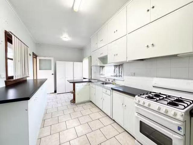 Unique 3 BR 19 Page Street, Parkes, NSW 2870