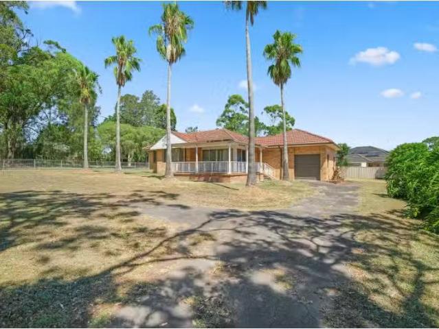 Cozy 3 BR 100 Richardson Road, Raymond Terrace House for rent.