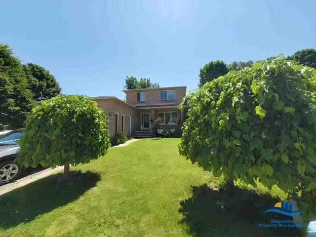 Rental! 3 BR 1032 Dina Crescent 1 1032 Dina Cres #1