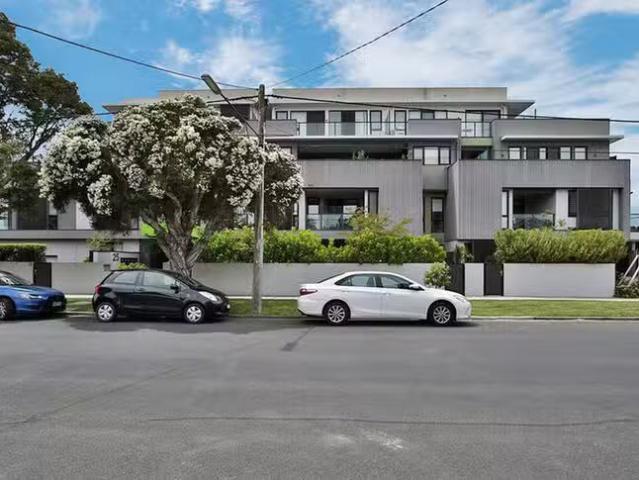 Nice 3 BR 104/25 Truganini Road, Carnegie, VIC 3163