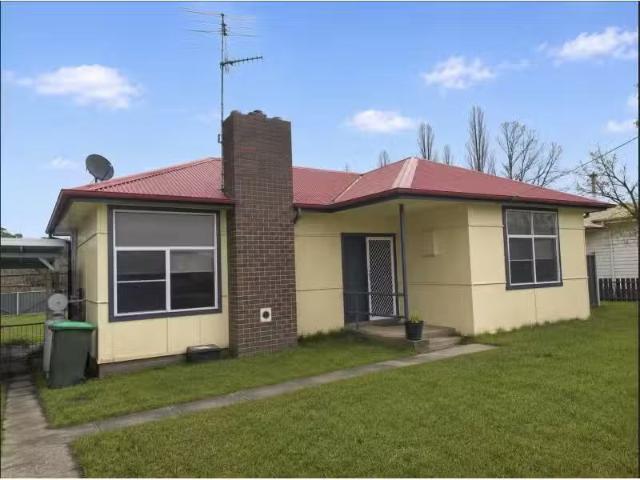 Deal! 3 BR 10 Barney Street, Armidale House for rent Listed b.