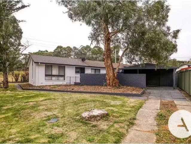 Unique 3 BR 10 Brooke Pl, Wanniassa House for rent Listed by.