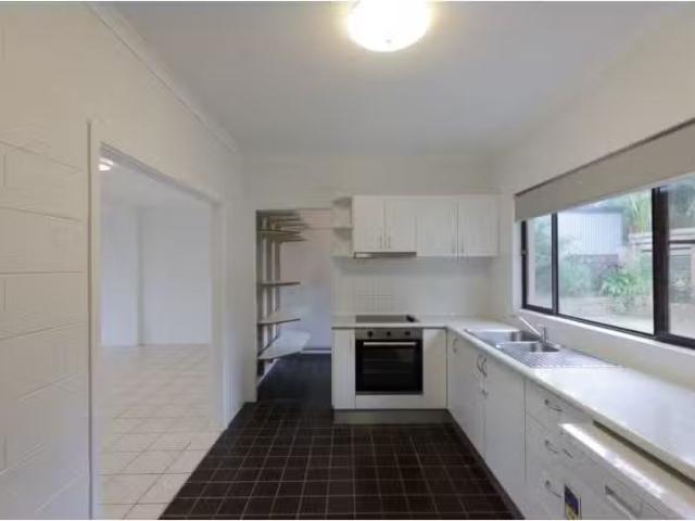 Cheap 3 BR 1/13 Nardie Street, SAPPHIRE BEACH House for rent.