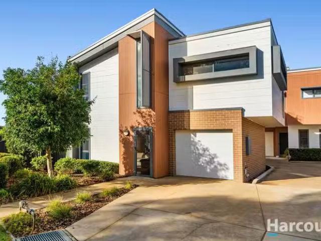 Just in! 3 BR 1/10 Yorston Street, Warners Bay, NSW 2282 Uni.