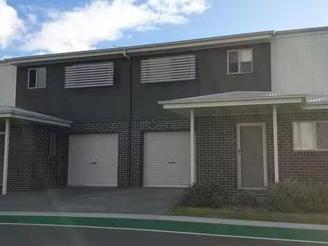 Charming 3 BR 111/14 Cavill Place, Runcorn, QLD 4113