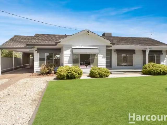 Just in! 3 BR 111 Natimuk Road, HORSHAM, VIC 3400 House for.