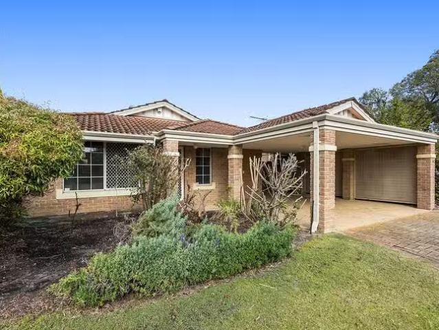 Deal! 3 BR 11/24 Marjorie Avenue, Shelley, WA 6148