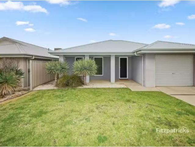 Unique 3 BR 1/124 Mima Street, Glenfield Park Apartment for re.