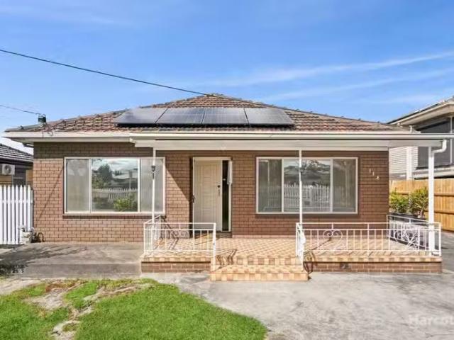 Unique 3 BR 114 Thompson Road, North Geelong, VIC 3215 House.