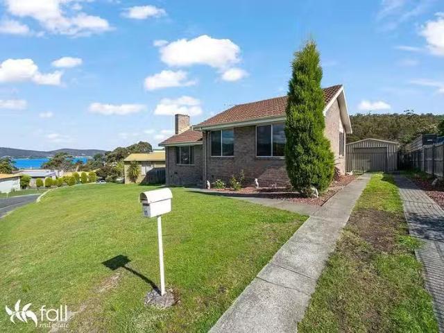 Nice 3 BR 11 Mayland Court, Rokeby, TAS 7019