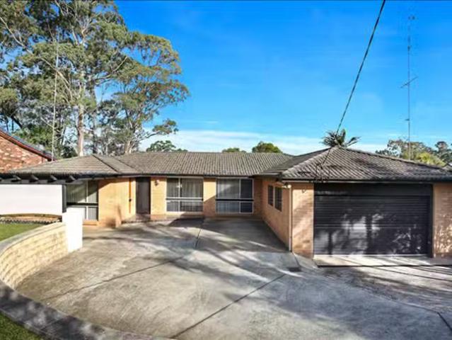 Cozy 3 BR 11 Carlon Crescent, Farmborough Heights, NSW 2526