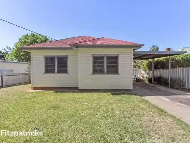 Charming 3 BR 11 Heydon Avenue, Turvey Park, NSW 2650