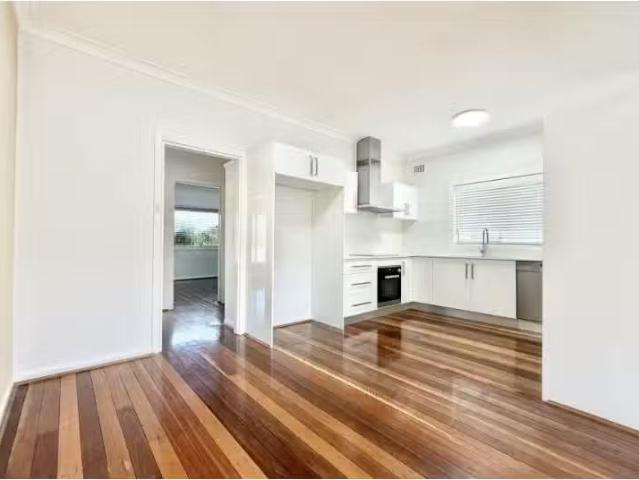 Cozy 3 BR 11 Larien Crescent, Birrong House for rent Listed b.