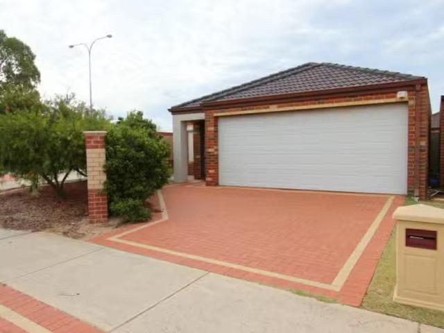 Deal! 3 BR 1/1 Peaceful Bay Prominade, SECRET HARBOUR, WA 6173.