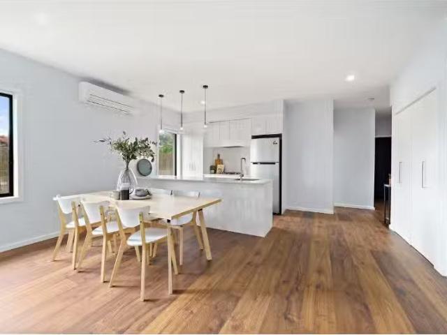 Cheap 3 BR 1/1 Petterd Street, Page Apartment for rent Listed.