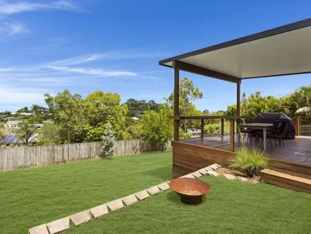 Charming 3 BR 11 Sevenoaks Court, Worongary, QLD 4213 House.