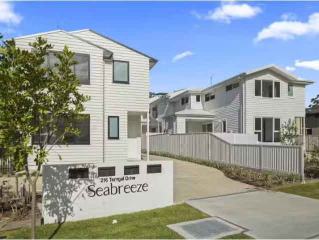 New 3 BR 1/216 Terrigal Drive, Terrigal Townhouse for rent Li.