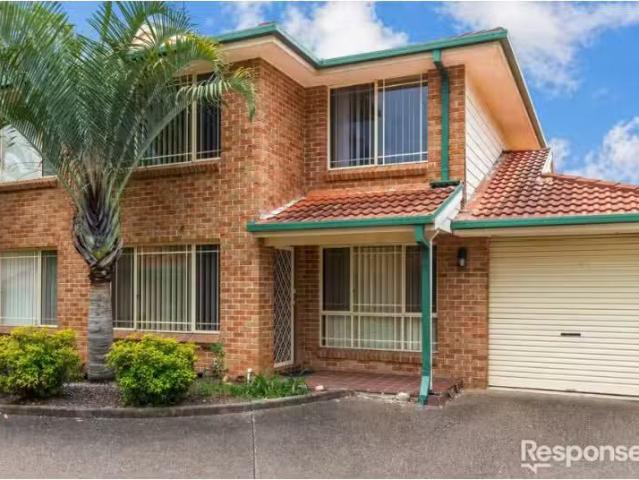 Cozy 3 BR 1/27 Stanbury Place, Quakers Hill Townhouse for rent.