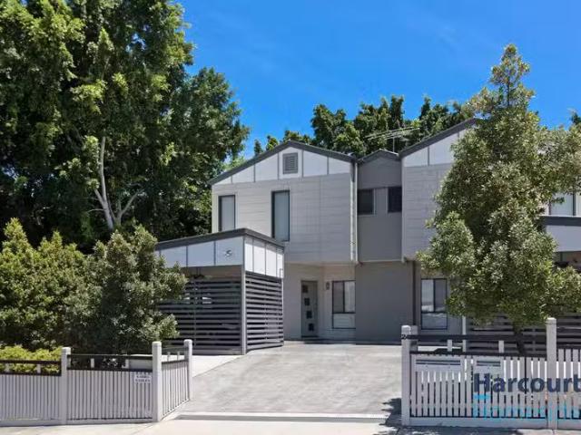 Cozy 3 BR 1/24 Henry, WOOLLOONGABBA, QLD 4102 Townhouse for.