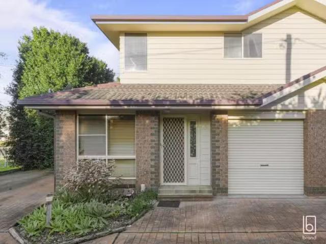 Nice 3 BR 1/28 WALLARAH RD, GOROKAN House for rent Listed by.