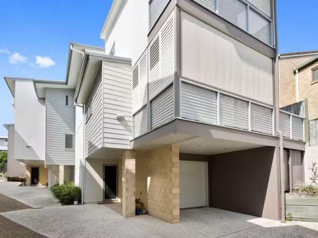 Charming 3 BR 12/92 Birdwood Road, CARINA HEIGHTS, QLD 4152.