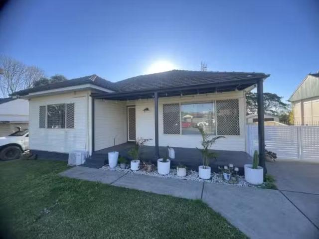 Cheap 3 BR 12 Birrell Street, Shortland House for rent Listed.