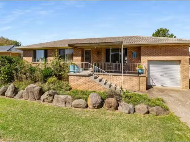 Unique 3 BR 12 Kent Avenue, Orange House for rent Listed by J.