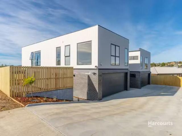 Just in! 3 BR 1/2 Lagoon View Court, MIDWAY POINT, TAS 7171.