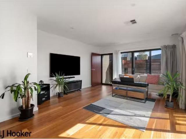 New 3 BR 12B Harold White, Coombs Townhouse for rent Listed b.