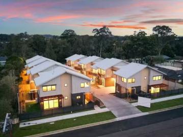 Cozy 3 BR 13/12 Aldenham Road, Warnervale Townhouse for rent.