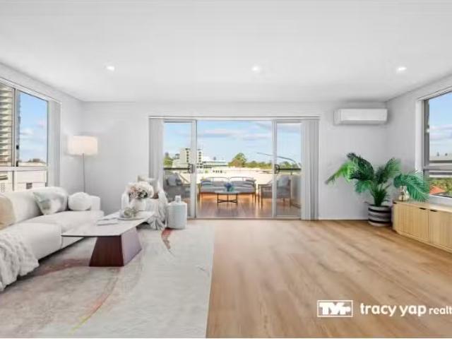 Rental! 3 BR 13/1 3 Oxford Street, Epping Apartment for rent.