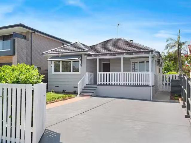 For Rent! 3 BR 135 Alfred Street, Narraweena, NSW 2099