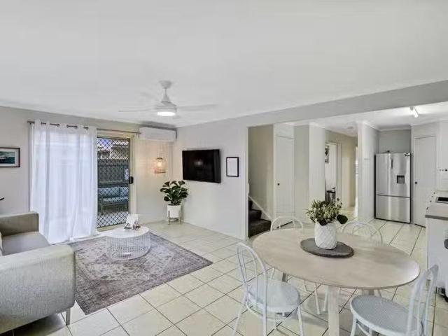 Rental! 3 BR 1/39 Hazeltine Court, Maroochydore, QLD 4558
