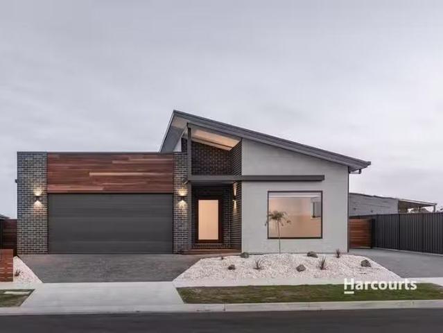 Charming 3 BR 13 Bryan Street, SHEARWATER, TAS 7307 House fo.
