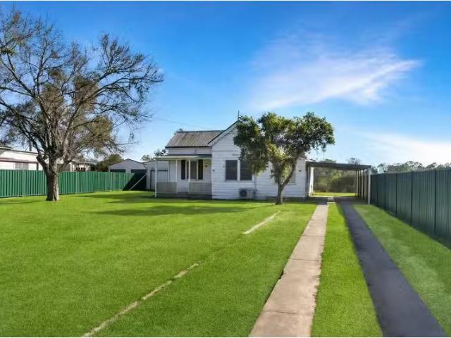 Nice 3 BR 13 Hinds Street, Narrabri House for rent Listed by.