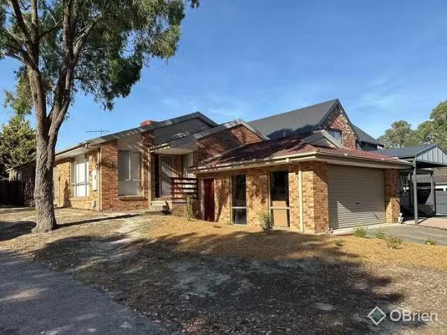 Unique 3 BR 13 Latrobe Court, Croydon Hills, VIC 3136