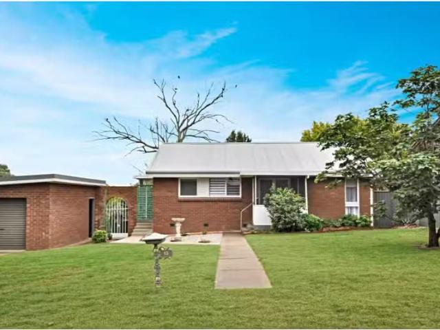 New 3 BR 13 Winslow Place, West Bathurst House for rent Liste.