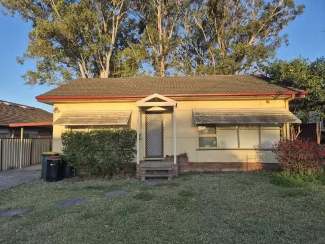 Unique 3 BR 13 Woodside Avenue, Blacktown House for rent List.